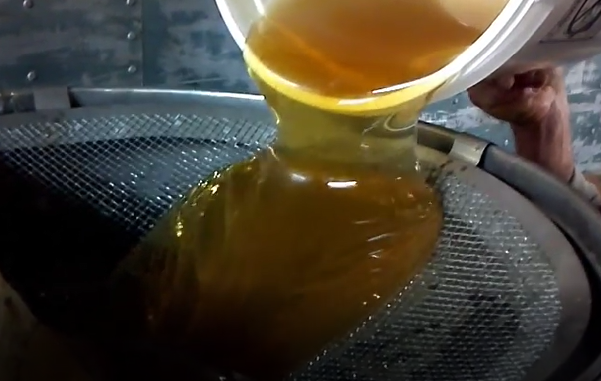 چگونگی تهیه عسل